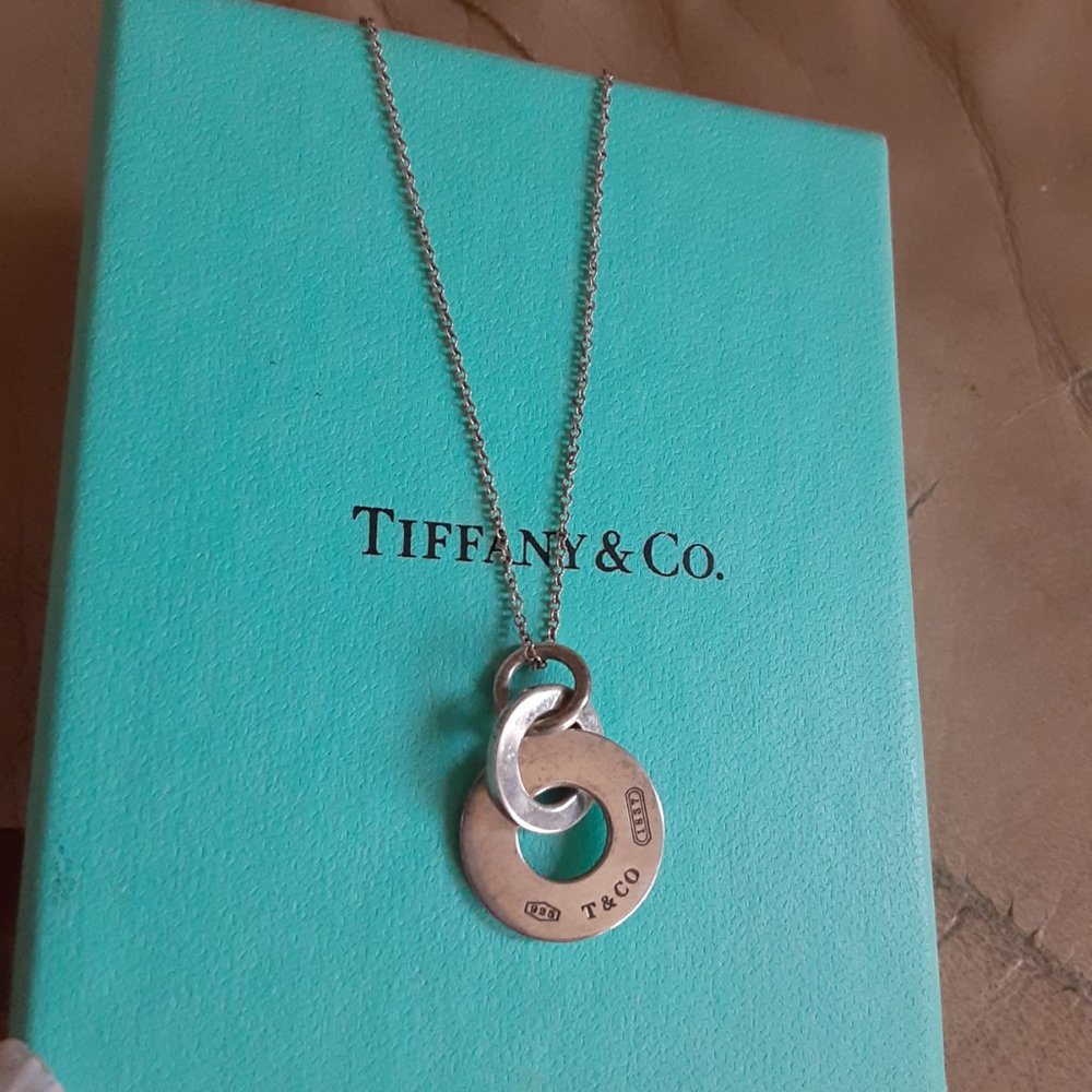 TIFFANY Co MINT Rare Interlock Circle Ring 3D effect Apple iPhone iPad Samsung